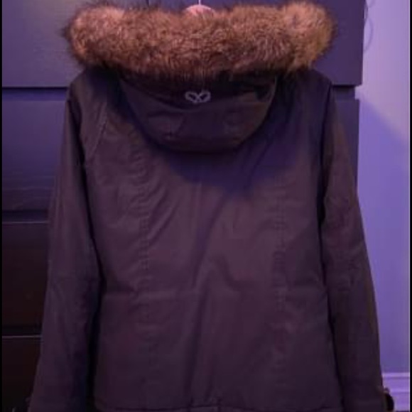 ARITZIA Winter Jacket Women’s Medium - Picture 2 of 3